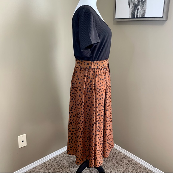 NWOT Dalmatian Print Short Sleeve Maxi Dress with belt - Picture 8 of 12